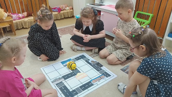 Игра-ходилка «Я живу на улице героя».