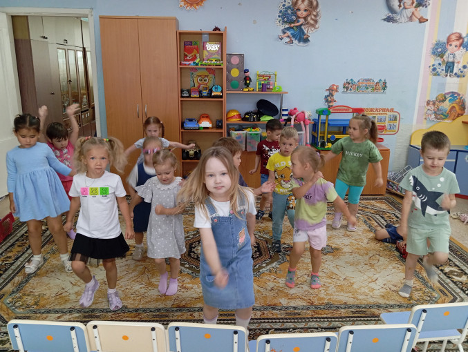 День физкультурника у малышей.